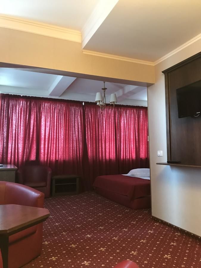 Отель Hotel Golden Palace Мамая-16